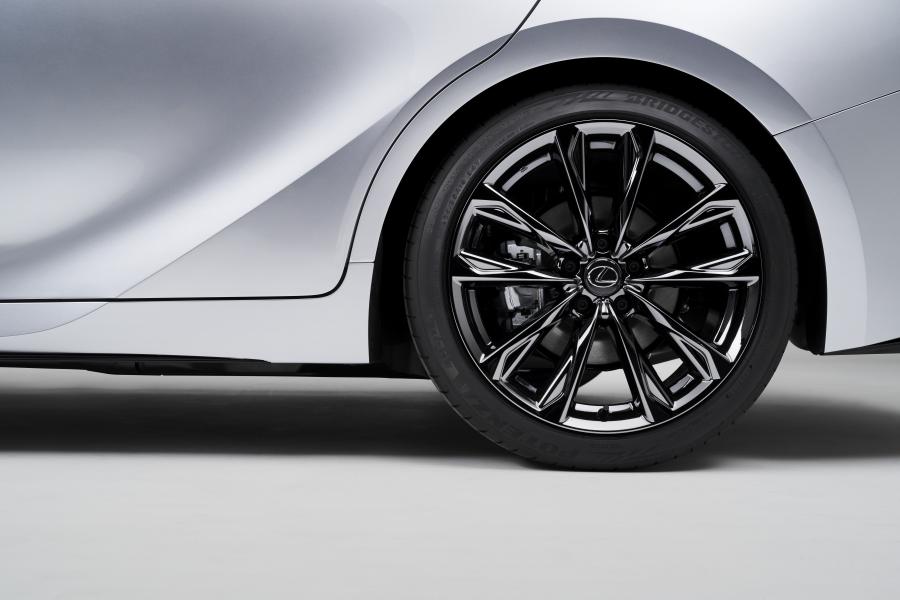 Детали экстерьера Lexus IS350 F-Sport 2020 года  (NA) (фото 10 из 51)